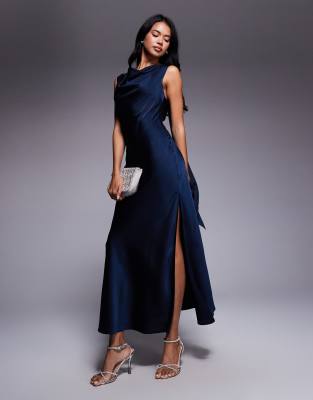 ASOS DESIGN - Satin-Midikleid in Marineblau mit drapiertem Ausschnitt und langem Schnürdetail am Rücken
