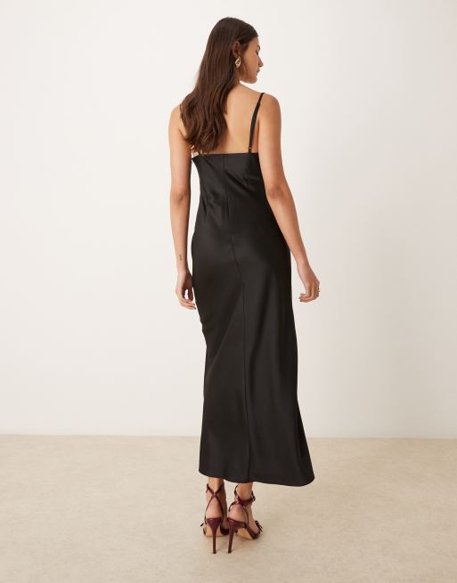 ASOS DESIGN Satin Midikleid in Schwarz mit Zierausschnitt ASOS