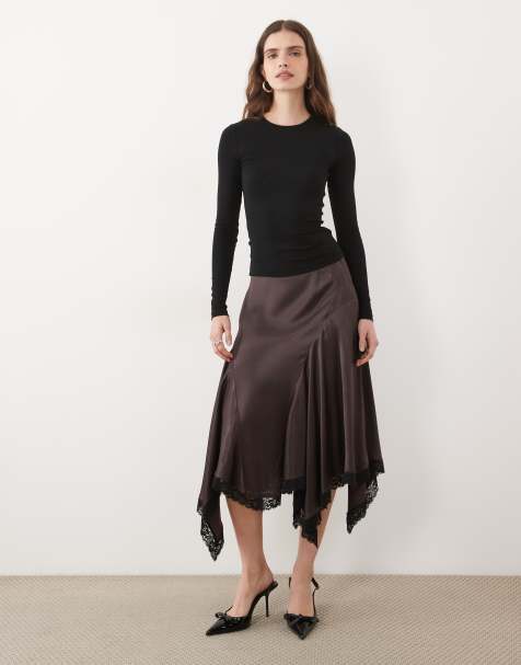 ASOS DESIGN Satin-Midirock mit Zipfelsaum und Spitzensaum in Schokobraun - view 1