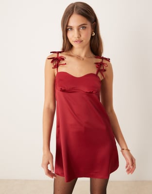 ASOS DESIGN - Satin-Minikleid in Rot mit schleifenbesetzten Trägern