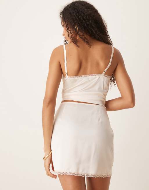 ASOS DESIGN – Satin-Minirock in Cremeweiß mit Stickerei, Kombiteil, 3 von 5