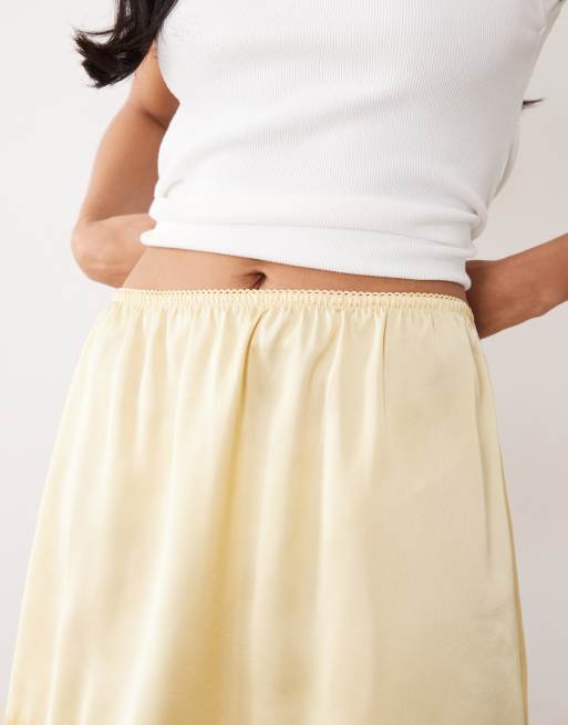 ASOS DESIGN – Satin-Minirock in Gelb mit Spitzenborte, 3 von 5