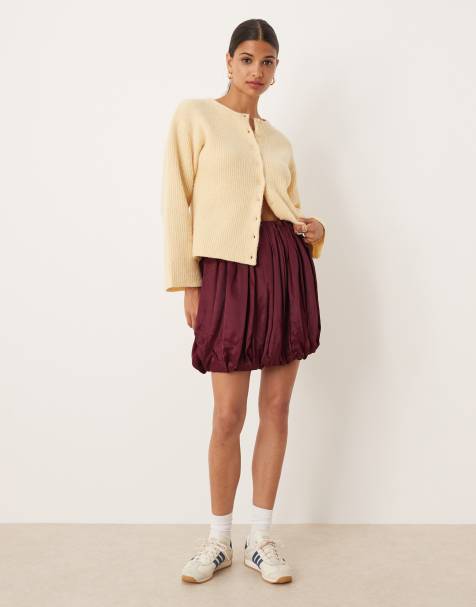 ASOS DESIGN – Satin-Minirock in Pflaume mit Ballonsaum - view 1