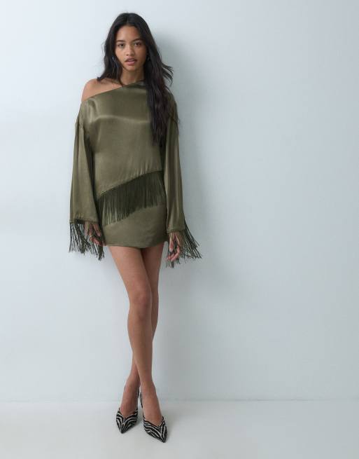 ASOS DESIGN satin offshoulder-minikjole med frynser i khaki, 2 af 5
