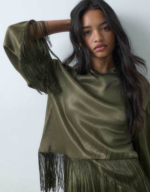 ASOS DESIGN satin offshoulder-minikjole med frynser i khaki, 4 af 5