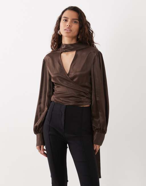 ASOS DESIGN satin omlottblus med scarfdetalj i chokladbrun, 4 av 4