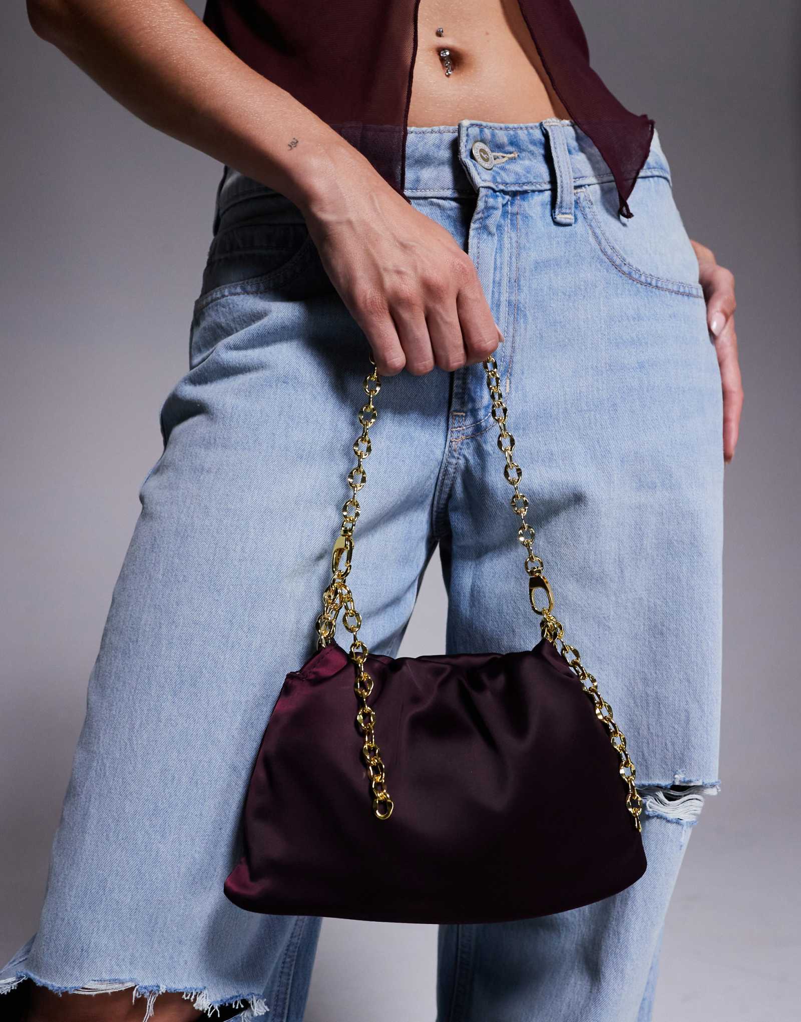 ДИЗАЙНЕРСКИЙ атласный мешочек-клатч ASOS с цепочкой вишнево-красного цвета
