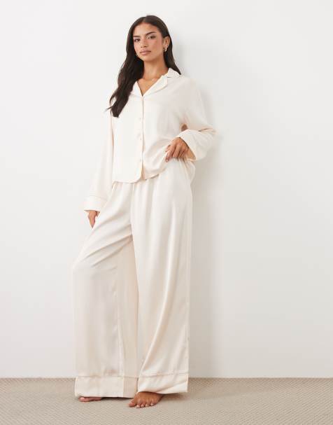 ASOS DESIGN Satin-Pyjama-Set mit Hemd und Hose in Oyster - view 1
