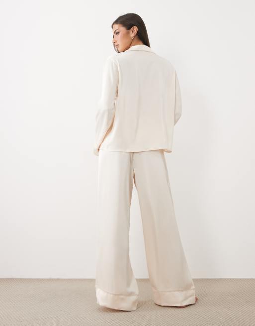ASOS DESIGN Satin-Pyjama-Set mit Hemd und Hose in Oyster, 4 von 4
