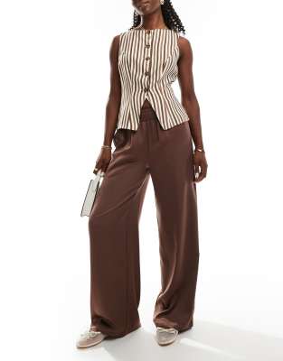 ASOS DESIGN - Satin-Schlupfhose in Braun mit gesmokter Taille-Brown