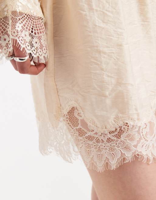 ASOS DESIGN – Satin-Shorts in Champagner mit Spitzenbesatz, Kombiteil, 2 von 5