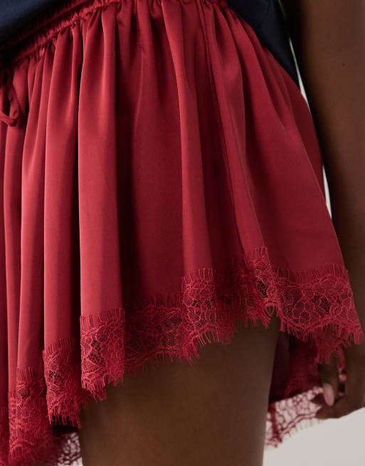 ASOS DESIGN Satin-Shorts mit Spitzenbesatz in Rot, 4 von 5