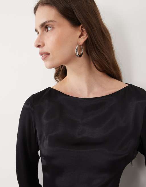 ASOS DESIGN satin top med lange ærmer og længere kant bagpå i sort, 2 af 4