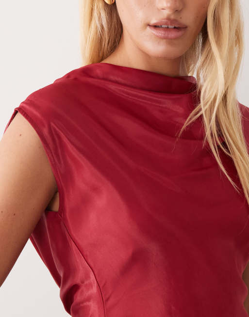 ASOS DESIGN satin topp med draperad rygg i körsbärsrött, 3 av 4
