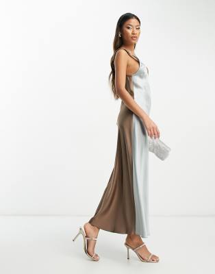 ASOS DESIGN – Satin-Trägerkleid in Midilänge mit Farbblockdesign in Grau und Mokka und elastischem Band am Rücken