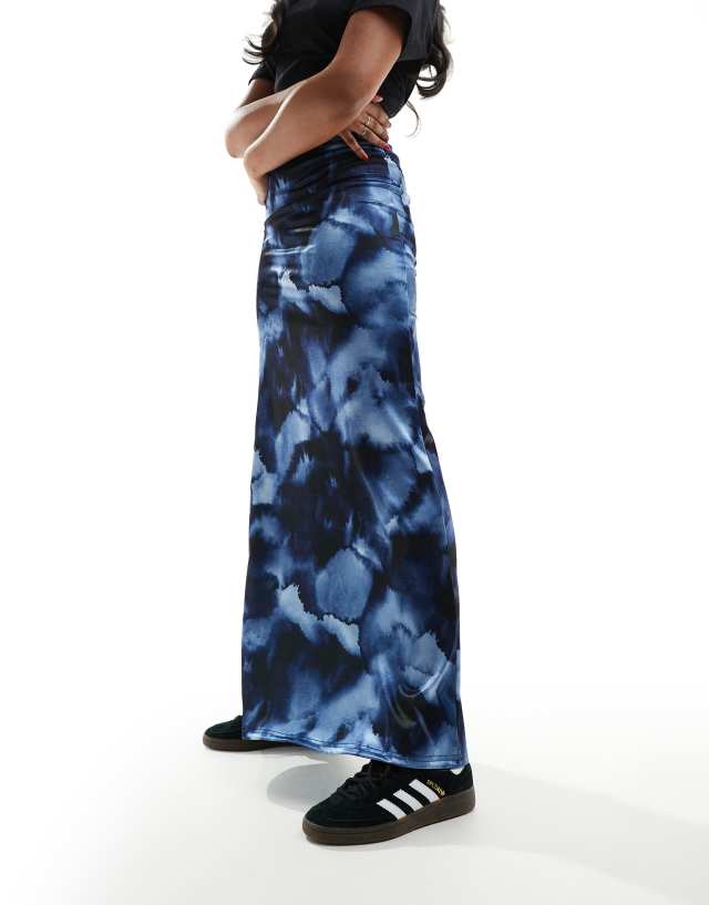 ASOS DESIGN - satin twill maxi skirt in blue floral