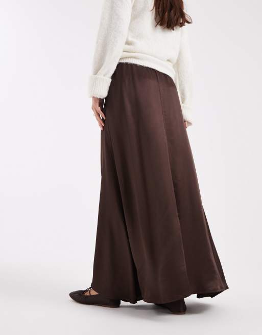 ASOS DESIGN satin volume maxi skirt in chocolate, 4 of 5
