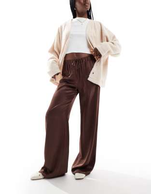 satin wide leg pants in chocolate-Brown