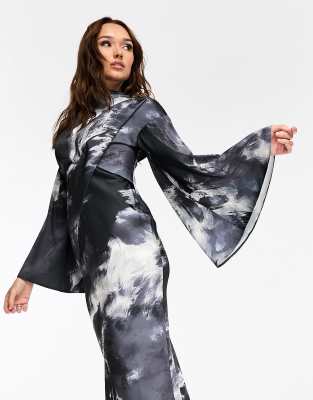 ASOS DESIGN satin wrap maxi dress with drape bodice and kimono sleeve in  mono abstract print | ASOS