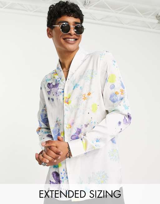 ASOS DESIGN – Satinhemd in Weiß mit abstraktem Muster und Perlenknöpfen - WHITE