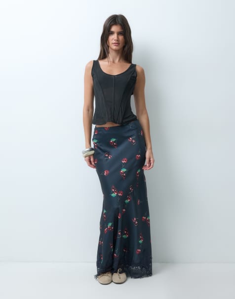 ASOS DESIGN satinkjol med fiskstjärt i körsbärsmönster - view 1