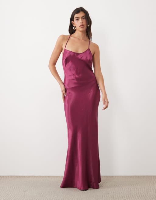 ASOS DESIGN satinklänning i maxilängd med T-rem och bar rygg i plommon, 2 av 4