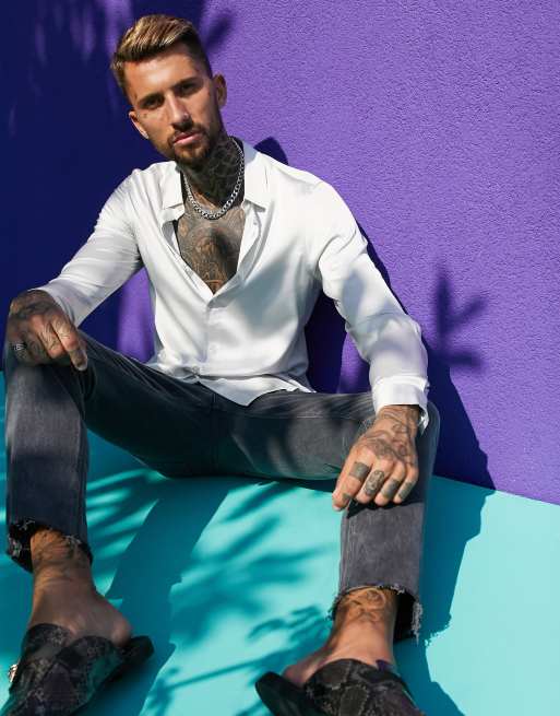 ASOS DESIGN - Satinskjorte i sølv i almindelig pasform