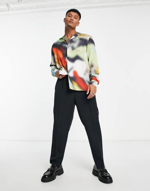 ASOS DESIGN - Satinskjorte med reverskrave i afslappet pasform med sløret spray-print, 4 af 4