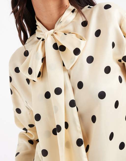 ASOS DESIGN – Satynowa bluzka w groszki z ozdobną apaszką, 3 z 4