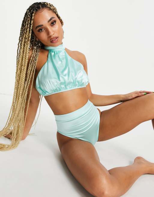 ASOS DESIGN – Satynowa góra od bikini z dekoltem typu halter w kolorze lustrzanej mięty
