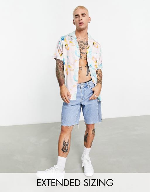 ASOS DESIGN – Satynowa koszula o luźnym kroju z głębokim kołnierzykiem kubańskim w akwarelowy kwiatowy wzór