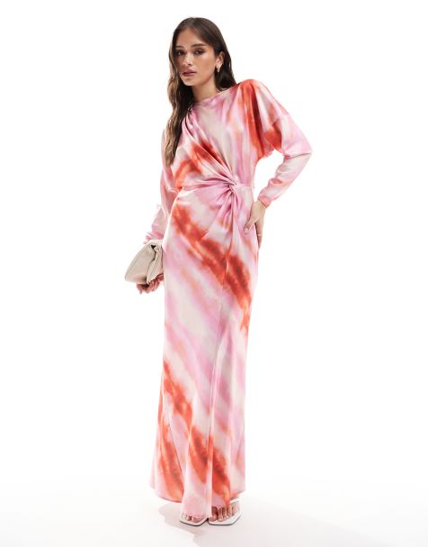 ASOS DESIGN – Satynowa skręcona z przodu sukienka maxi z nietoperzowymi rękawami w rozmyty wzór - view 1