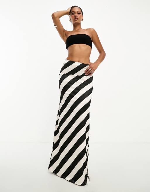 ASOS DESIGN – Satynowa spódnica maxi z diagonalu w czarno-białe paski