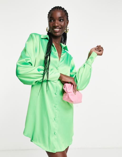 ASOS DESIGN – Satynowa sukienka koszulowa mini o bardzo luźnym kroju z głębokim dekoltem