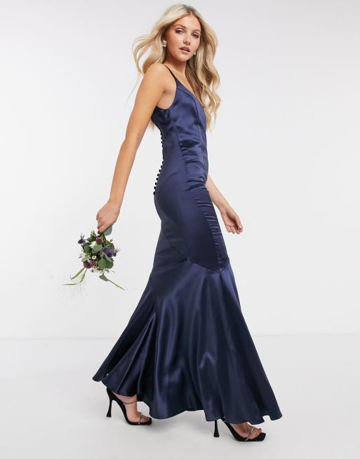 ASOS DESIGN – Satynowa sukienka maxi dla druhny, z dekoltem w kształcie litery U, zszywanym dołem i guzikami na plecach