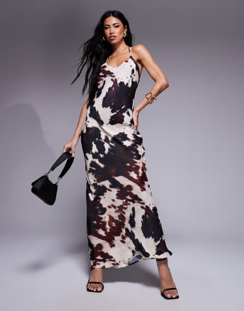 ASOS DESIGN – Satynowa sukienka maxi na ramiączkach z dekoltem w kształcie litery V we wzór w krowie łaty - view 1