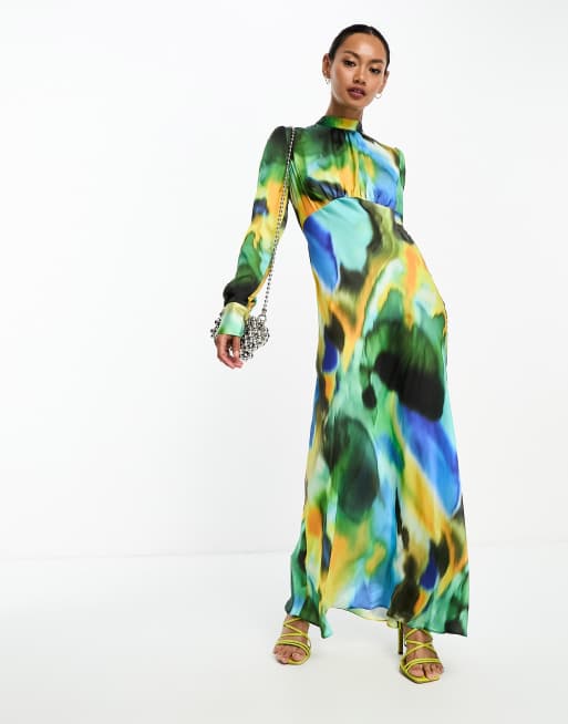 ASOS DESIGN – Satynowa sukienka maxi w kwiaty z półgolfem w abstrakcyjny rozmyty wzór