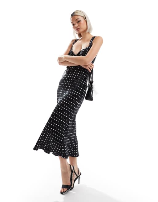 ASOS DESIGN – Satynowa sukienka midaxi z marszczeniem na biuście i wzorem w różowe groszki