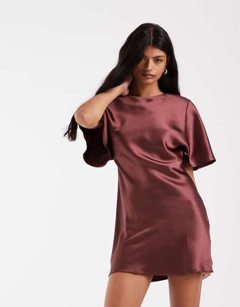 ASOS DESIGN satynowa sukienka mini z detalem na plecach w kolorze burgundowym - view 1