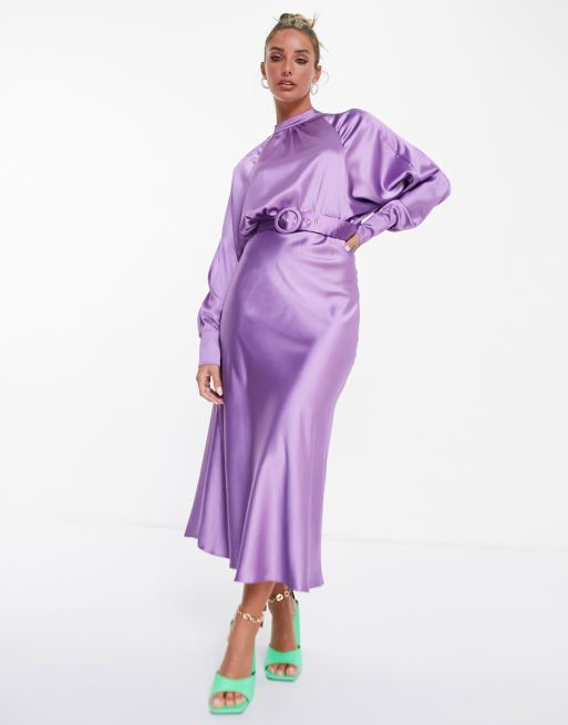 ASOS DESIGN – Satynowa sukienka wiązana midi w kolorze liliowym, ze skosu, z długim rękawem i paskiem
