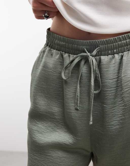 ASOS DESIGN – Satynowe szorty w kolorze khaki, 2 z 5