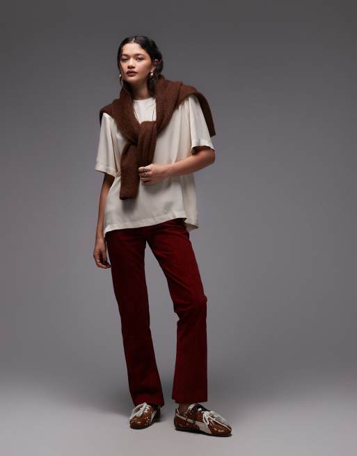 ASOS DESIGN – Satynowy T-shirt z poduszkami na ramionach w kolorach ecru, 2 z 4