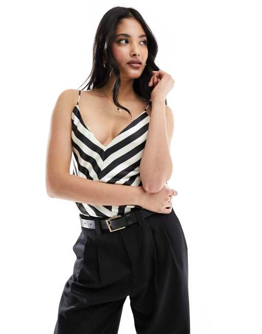 ASOS DESIGN – Satynowy top na ramiączkach z dekoltem w kształcie litery V i wzorem