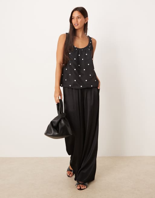 ASOS DESIGN – Satynowy top z wiązanymi ramiączkami w groszki, 2 z 4