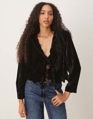 Asos Design Scallop Detail Puff Sleeve Velvet Top In Black