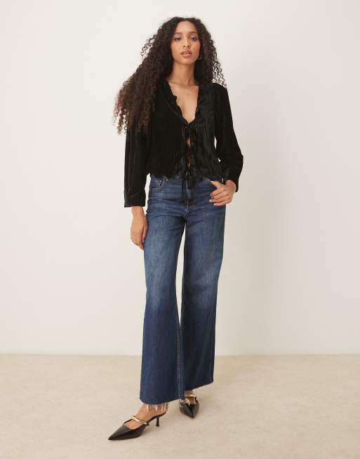 ASOS DESIGN scallop detail puff sleeve velvet top in black, 4 of 4