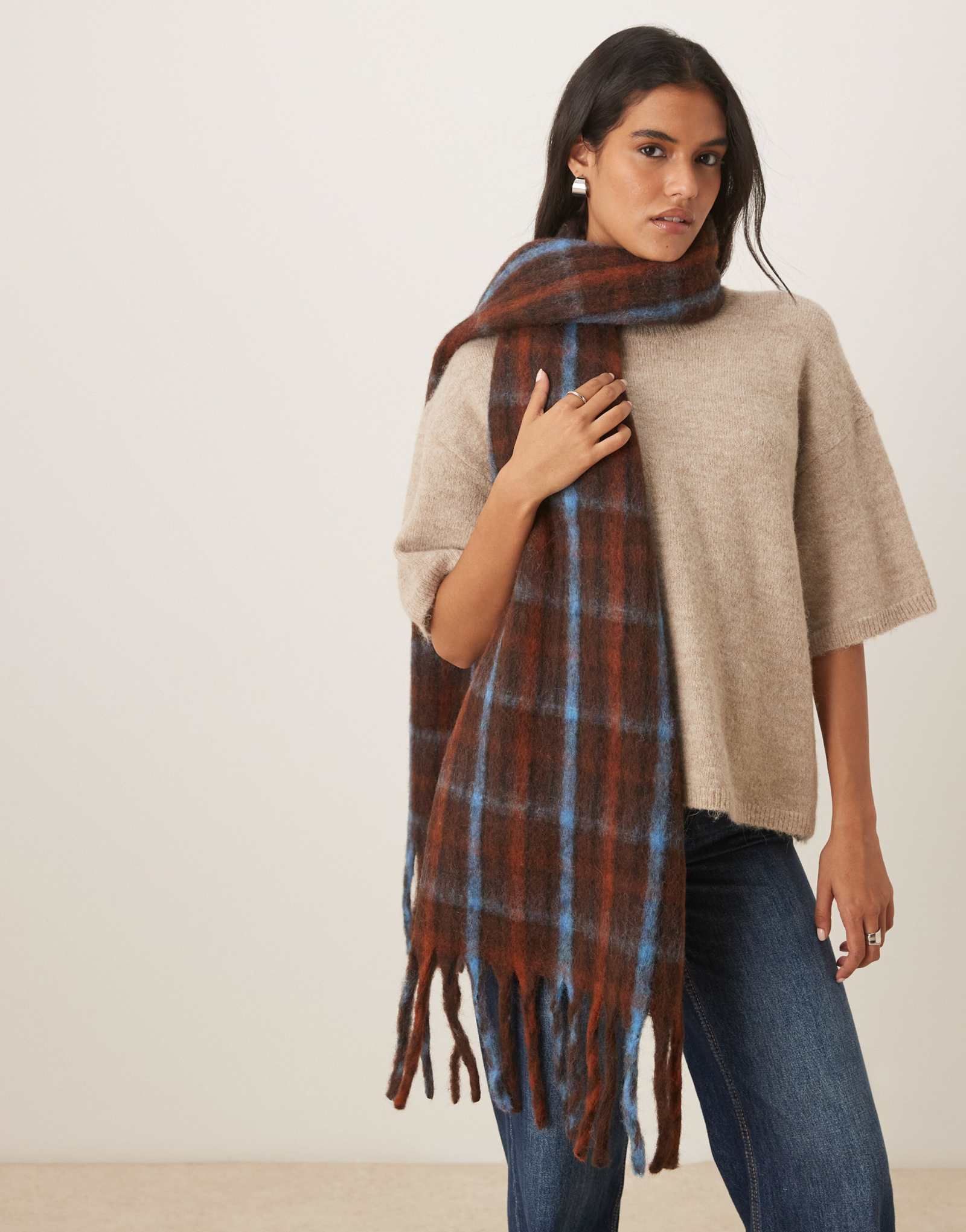 ДИЗАЙНЕРСКИЙ шарф ASOS в мелкую клетку шоколадного цвета