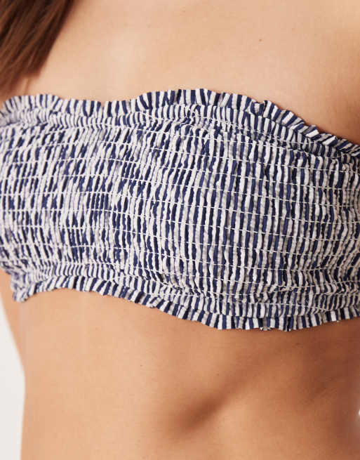 ASOS DESIGN – Scarlet – Gesmoktes, trägerloses Bikinioberteil in Indigoblau mit Streifenmuster, 3 von 4