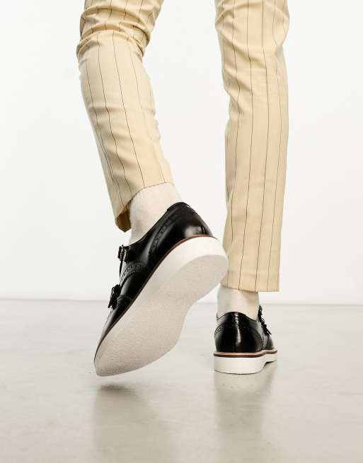 ASOS DESIGN - Scarpe brogue con fibbie in pelle nera con suola bianca, 2 di 4