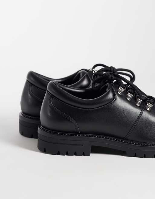 ASOS DESIGN scarpe da trekking stringate con suola a carrarmato nere, 4 di 5